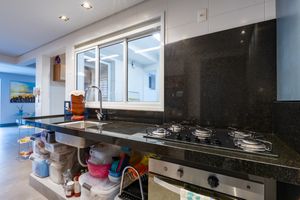 Image 13 - 923659