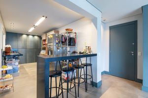 Image 2 - 923659
