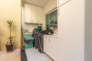 Image 7 - 923665