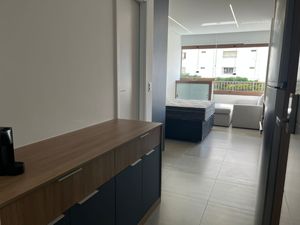 Image 10 - 923666