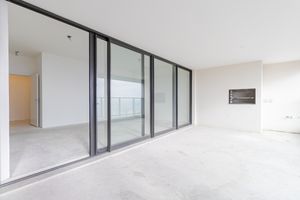 Image 7 - 923675