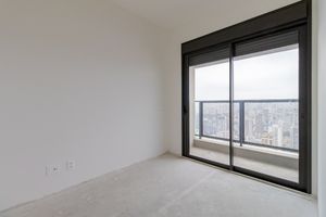 Image 13 - 923675