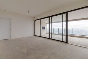 Image 1 - 923675