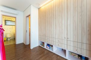 Image 22 - 923677