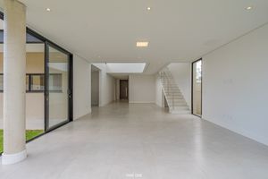 Image 7 - 923681