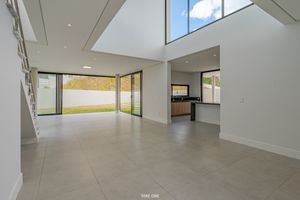 Image 6 - 923681