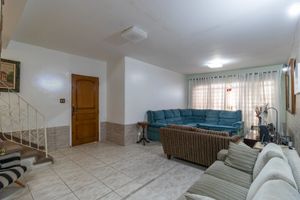 Image 1 - 923682