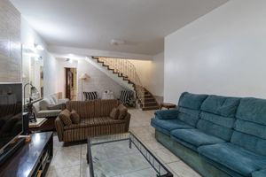 Image 3 - 923682