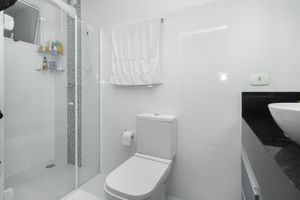 Image 4 - 923683