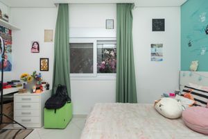 Image 22 - 923683