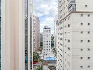 Image 1 - 923684