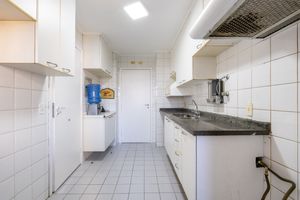 Image 12 - 923685