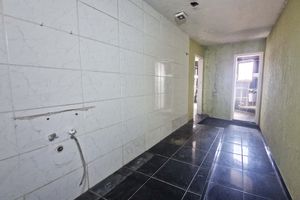 Image 21 - 923690