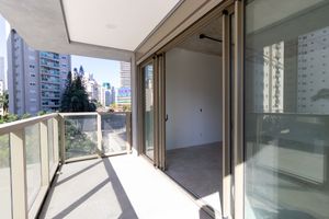 Image 25 - 923700