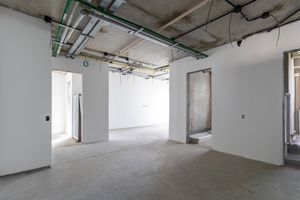 Image 31 - 923700
