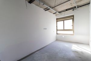 Image 32 - 923700