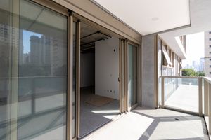Image 23 - 923700