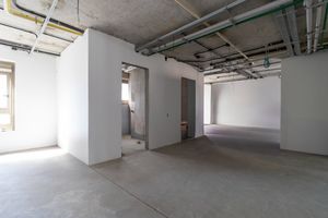 Image 29 - 923700