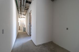 Image 20 - 923700