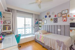 Image 19 - 923702