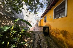 Image 19 - 923704