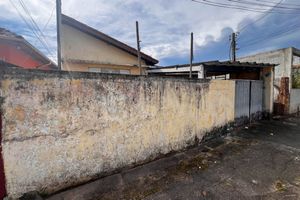 Image 1 - 923704