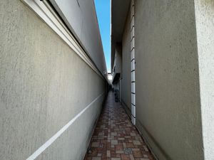 Image 27 - 923708