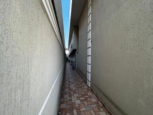 Image 28 - 923708
