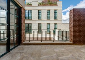 Image 34 - 923716