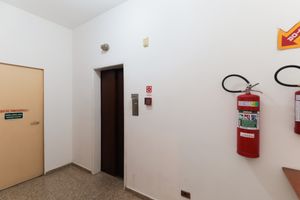 Image 3 - 923718