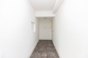 Image 22 - 923719