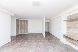 Image 7 - 923719