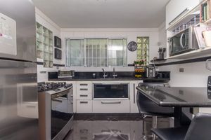 Image 11 - 923728
