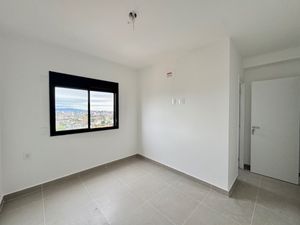 Image 19 - 923732