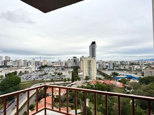 Image 6 - 923732