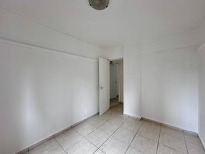 Image 17 - 923734