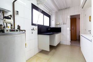 Image 31 - 923742