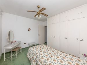 Image 32 - 923743