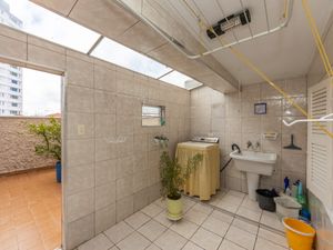 Image 19 - 923743