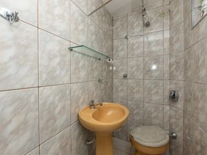 Image 18 - 923743