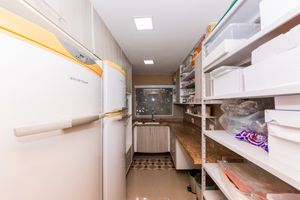 Image 29 - 923744
