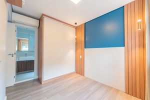 Image 34 - 923747