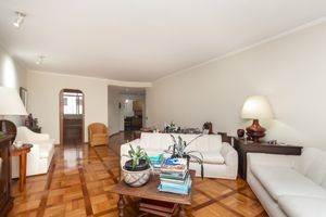 Image 6 - 923748