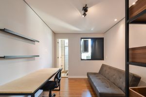 Image 31 - 923751
