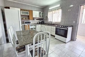 Image 26 - 923753