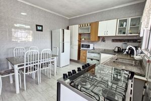 Image 27 - 923753