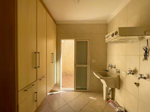 Image 33 - 923759