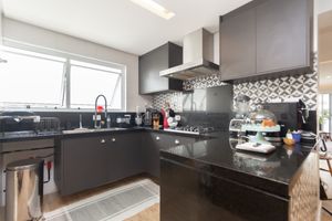 Image 16 - 923769