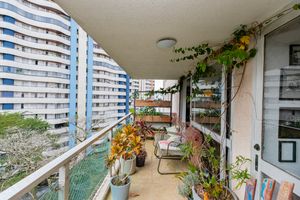 Image 13 - 923776