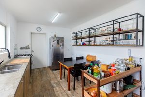Image 10 - 923776